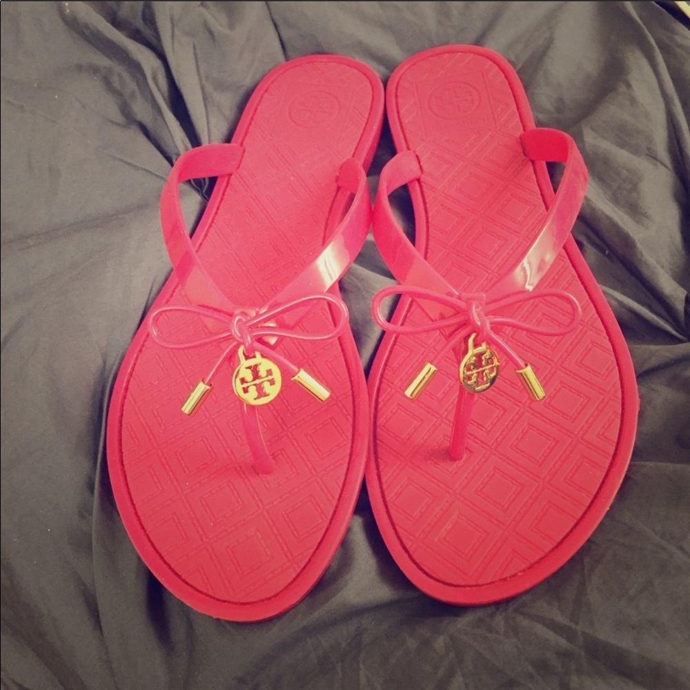 Like new Tory Burch flip flip sandals in pink